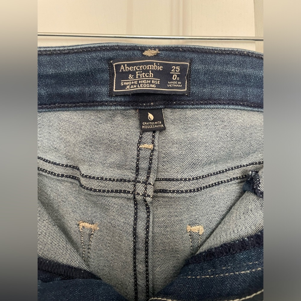 Abercrombie and Fitch high-rise jean leggings size 25